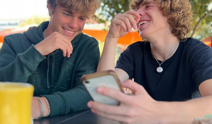 Konfirmasjonsgave eller skolestart: 6 gjennomtenkte brukte mobiler til ungdomsskoleelever og tenåringer i 2026